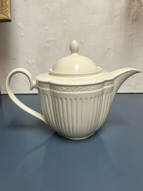 Mikasa Italian Countryside White TeaPot With Lid